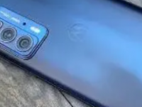 博主i冰宇宙在社交平台上晒出了motoX40Pro贴膜